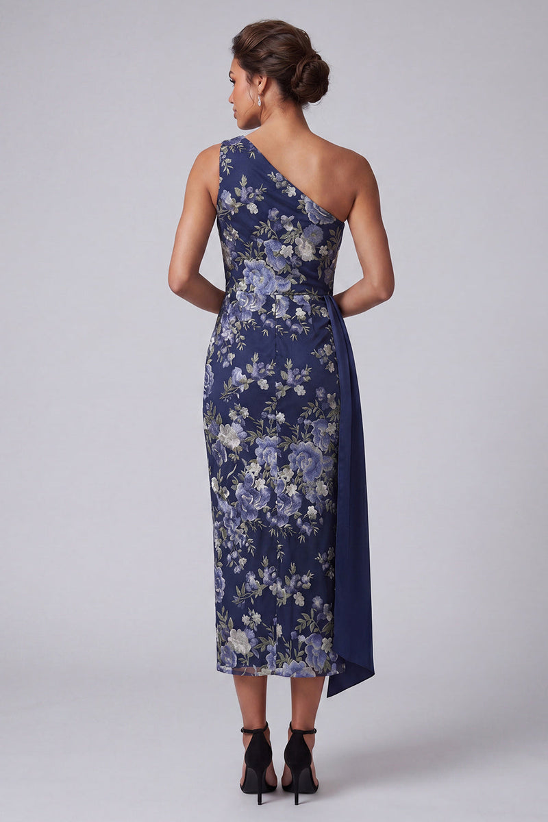Laden Sie das Bild in den Galerie-Viewer, Einschulterblauer floraler Bodycon Midi-Mutter-der-Braut-Kleid mit Schärpe