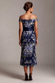 Off-the-shoulder Meerjungfrauen-Marineblauer Blumen-Jacquard Midi-Mutter-der-Braut-Kleid mit Schlitz