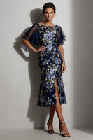 Laden Sie das Bild in den Galerie-Viewer, Meerjungfrauen-Marineblauer Blumen-Jacquard-Bateau-Ausschnitt Midi-Mutter-der-Braut-Kleid mit Schlitz