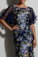 Laden Sie das Bild in den Galerie-Viewer, Meerjungfrauen-Marineblauer Blumen-Jacquard-Bateau-Ausschnitt Midi-Mutter-der-Braut-Kleid mit Schlitz