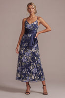 Laden Sie das Bild in den Galerie-Viewer, A-Line marineblaue Blumen-Spaghettiträger Midi-Mutter-der-Braut-Kleid