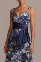Laden Sie das Bild in den Galerie-Viewer, A-Line marineblaue Blumen-Spaghettiträger Midi-Mutter-der-Braut-Kleid