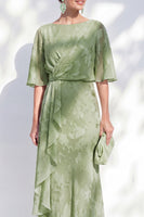 Laden Sie das Bild in den Galerie-Viewer, Salbeigrüner Meerjungfrauen-Chiffon mit Blumenrüschen mit Bateau-Ausschnitt und langem Mutter-der-Braut-Kleid