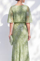 Laden Sie das Bild in den Galerie-Viewer, Salbeigrüner Meerjungfrauen-Chiffon mit Blumenrüschen mit Bateau-Ausschnitt und langem Mutter-der-Braut-Kleid