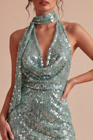 Laden Sie das Bild in den Galerie-Viewer, Glitzerndes hellgrünes Neckholder-Neckholder-Cocktailkleid aus Mini-Pailletten