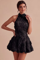 Laden Sie das Bild in den Galerie-Viewer, A-Linie Daffodil Blumen Neckholder Kurzes Abendkleid mit Perlen