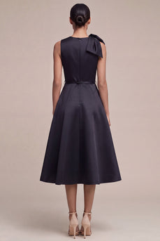 Schwarzes Rundhals-A-Linie-Formelkleid mit Schleife