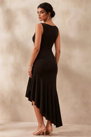 Laden Sie das Bild in den Galerie-Viewer, Asymmetrisches Bootsausschnitt-Meerjungfrauenkleid mit Black-Tie-Kleid und Rüschen