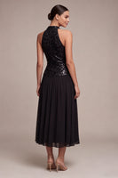 Laden Sie das Bild in den Galerie-Viewer, Glitzerndes High-Neck-Kleid mit einer langen Black-Tie-Linie und Pailletten