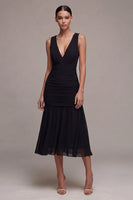 Laden Sie das Bild in den Galerie-Viewer, V-Ausschnitt mit gerafftem A-Linie Rückenloses Midi-Black-Tie-Kleid