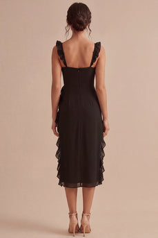 Schwarzes Midi-Festkleid mit Rüschen und dicken Trägern und Schlitz