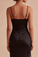 Laden Sie das Bild in den Galerie-Viewer, Schwarzes Bodycon Spaghettiträger Midi-Festkleid mit Schlitz
