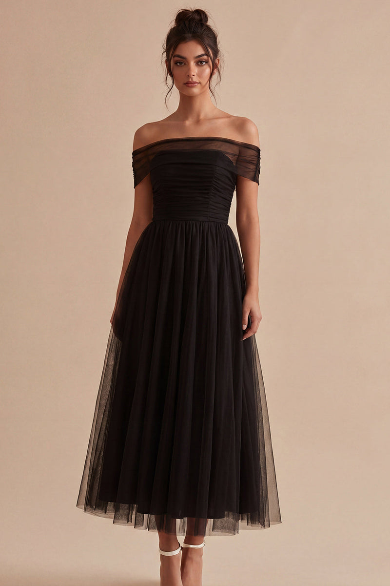 Laden Sie das Bild in den Galerie-Viewer, Schwarzes schulterfreies A-Line-langes Festkleid