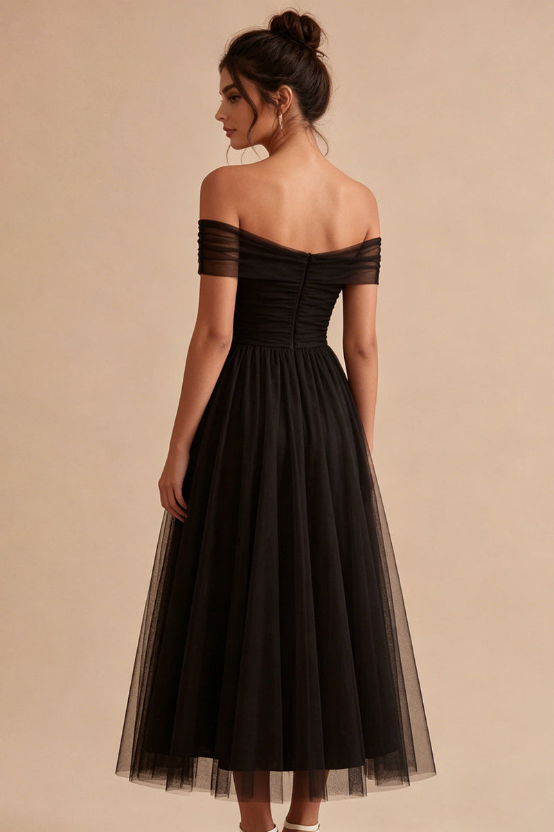 Laden Sie das Bild in den Galerie-Viewer, Schwarzes schulterfreies A-Line-langes Festkleid