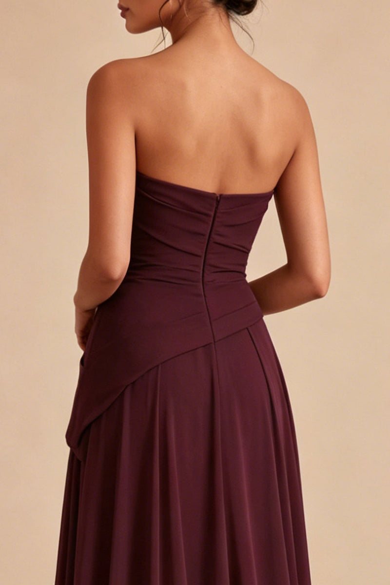 Laden Sie das Bild in den Galerie-Viewer, Burgund, ein langes, formelles, gerafftes, trägerloses, festliches Kleid