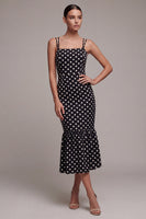 Laden Sie das Bild in den Galerie-Viewer, Schwarz-weißes Meerjungfrauen-Spaghetti-Träger Midi-Polka-Dots-Kleid
