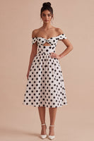 Laden Sie das Bild in den Galerie-Viewer, Weißes und schwarzes Schlüsselloch von der Schulter – eine Linie mit Midi-Polka-Dots-Kleid