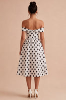 Laden Sie das Bild in den Galerie-Viewer, Weißes und schwarzes Schlüsselloch von der Schulter – eine Linie mit Midi-Polka-Dots-Kleid