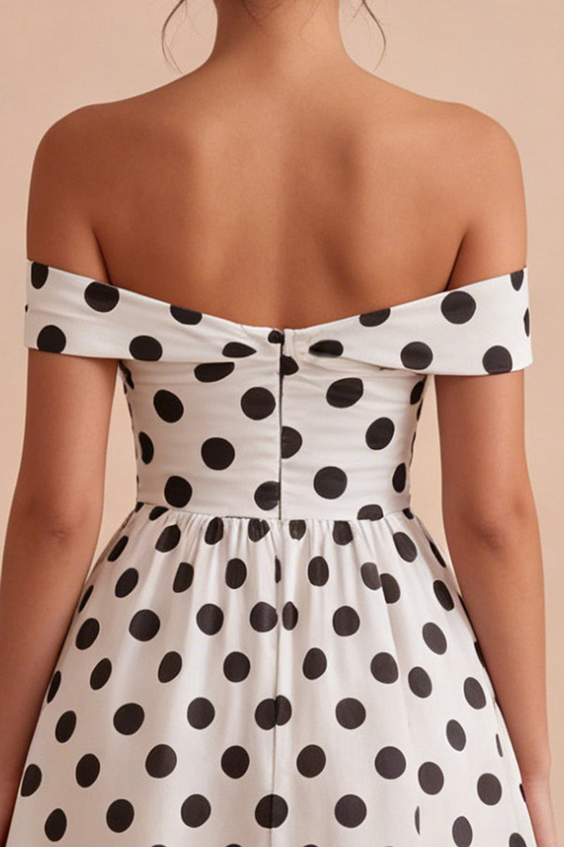 Laden Sie das Bild in den Galerie-Viewer, Weißes und schwarzes Schlüsselloch von der Schulter – eine Linie mit Midi-Polka-Dots-Kleid
