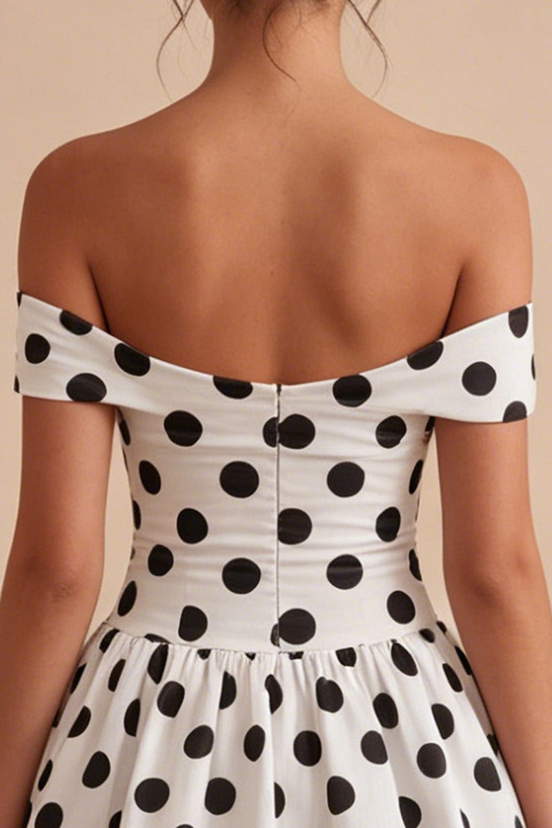 Laden Sie das Bild in den Galerie-Viewer, Off-the-shoulder weiße, schwarze Polka-Dots-A-Linie-Abschlusskleider