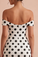 Laden Sie das Bild in den Galerie-Viewer, Bodycon weiß-schwarzes Schlüsselloch-Off-the-shoulder Midi-Polkadots-Kleid