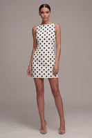 Laden Sie das Bild in den Galerie-Viewer, White Black Dots Bateau Neck Bodycon Abschlusskleid