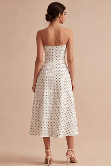 Weiß-schwarzes Trägerloses A-Linie Midi Polka-Dots-Kleid