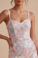 Laden Sie das Bild in den Galerie-Viewer, Blumen-glitzerndes, pinkes, enges Abschlusskleid mit kurzen, dicken Perlenträgern