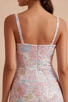 Laden Sie das Bild in den Galerie-Viewer, Blumen-glitzerndes, pinkes, enges Abschlusskleid mit kurzen, dicken Perlenträgern