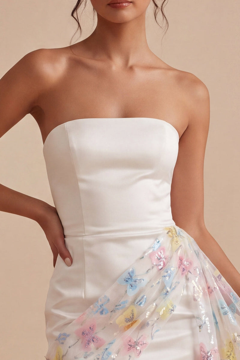 Laden Sie das Bild in den Galerie-Viewer, Trägerloses, blumiges weißes, enges kurzes Abschlusskleid mit Perlen und Schärpe