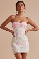 Laden Sie das Bild in den Galerie-Viewer, Glitzerndes pink-weißes, geblümtes, enges Mini-Trägerloses Abschlusskleid mit Perlen zum Abschluss