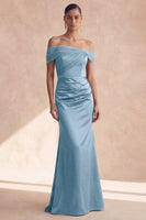 Laden Sie das Bild in den Galerie-Viewer, Off-the-shoulder olivfarbenes Meerjungfrauen-Brautjungfernkleid mit Falten