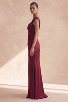Laden Sie das Bild in den Galerie-Viewer, Schulterfreies, burgunderrotes Meerjungfrauen-Festkleid mit Schlitz