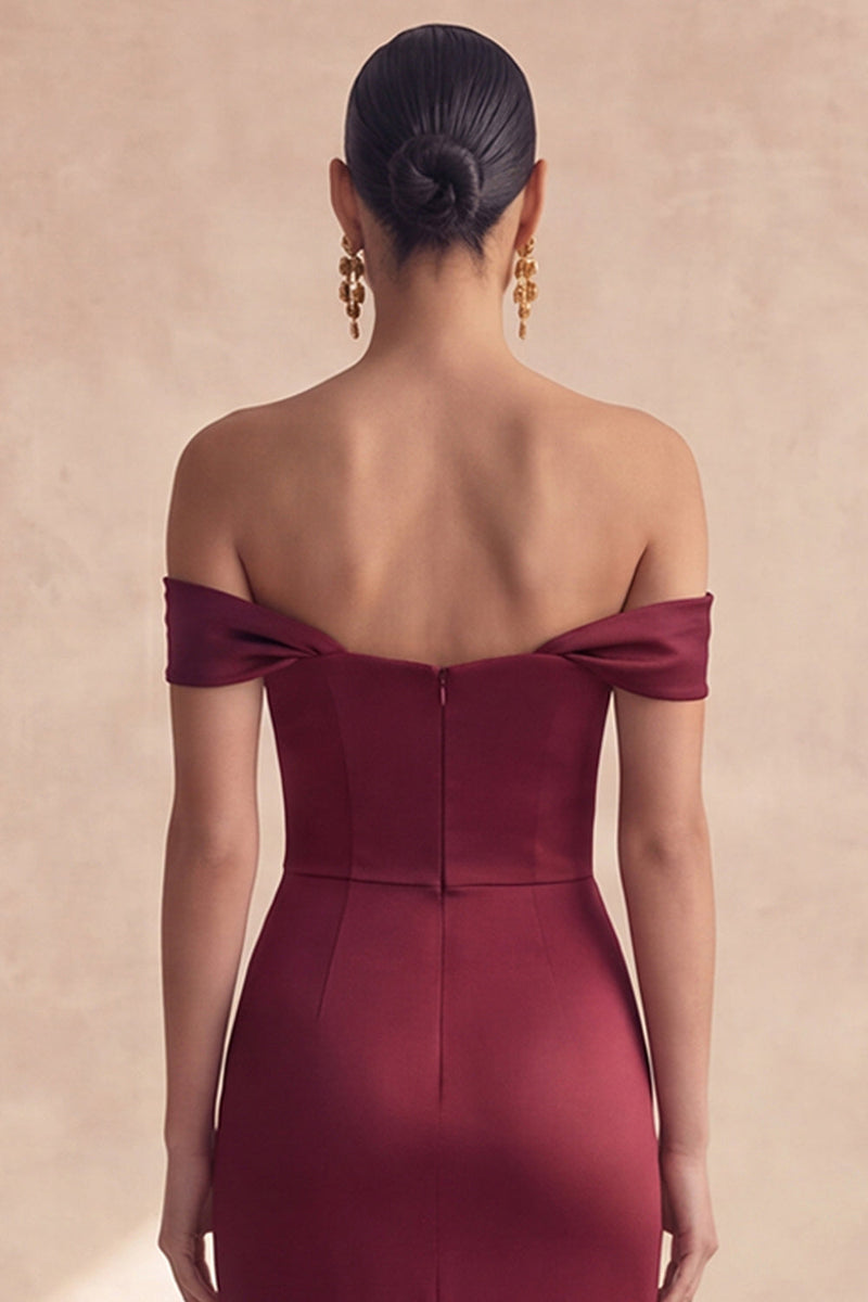 Laden Sie das Bild in den Galerie-Viewer, Schulterfreies, burgunderrotes Meerjungfrauen-Festkleid mit Schlitz