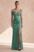 Laden Sie das Bild in den Galerie-Viewer, Schulterfreies, burgunderrotes Meerjungfrauen-Festkleid mit Schlitz