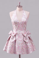 Laden Sie das Bild in den Galerie-Viewer, A-Linie pinkes Neckholder-Jacquard-Floral-Homecoming-Kleid mit Schleife