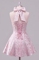 Laden Sie das Bild in den Galerie-Viewer, A-Linie pinkes Neckholder-Jacquard-Floral-Homecoming-Kleid mit Schleife