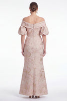 Laden Sie das Bild in den Galerie-Viewer, Off the Shoulder Meerjungfrau Pink Blume Jacquard Long Mutter der Braut Kleid