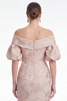 Laden Sie das Bild in den Galerie-Viewer, Off the Shoulder Meerjungfrau Pink Blume Jacquard Long Mutter der Braut Kleid