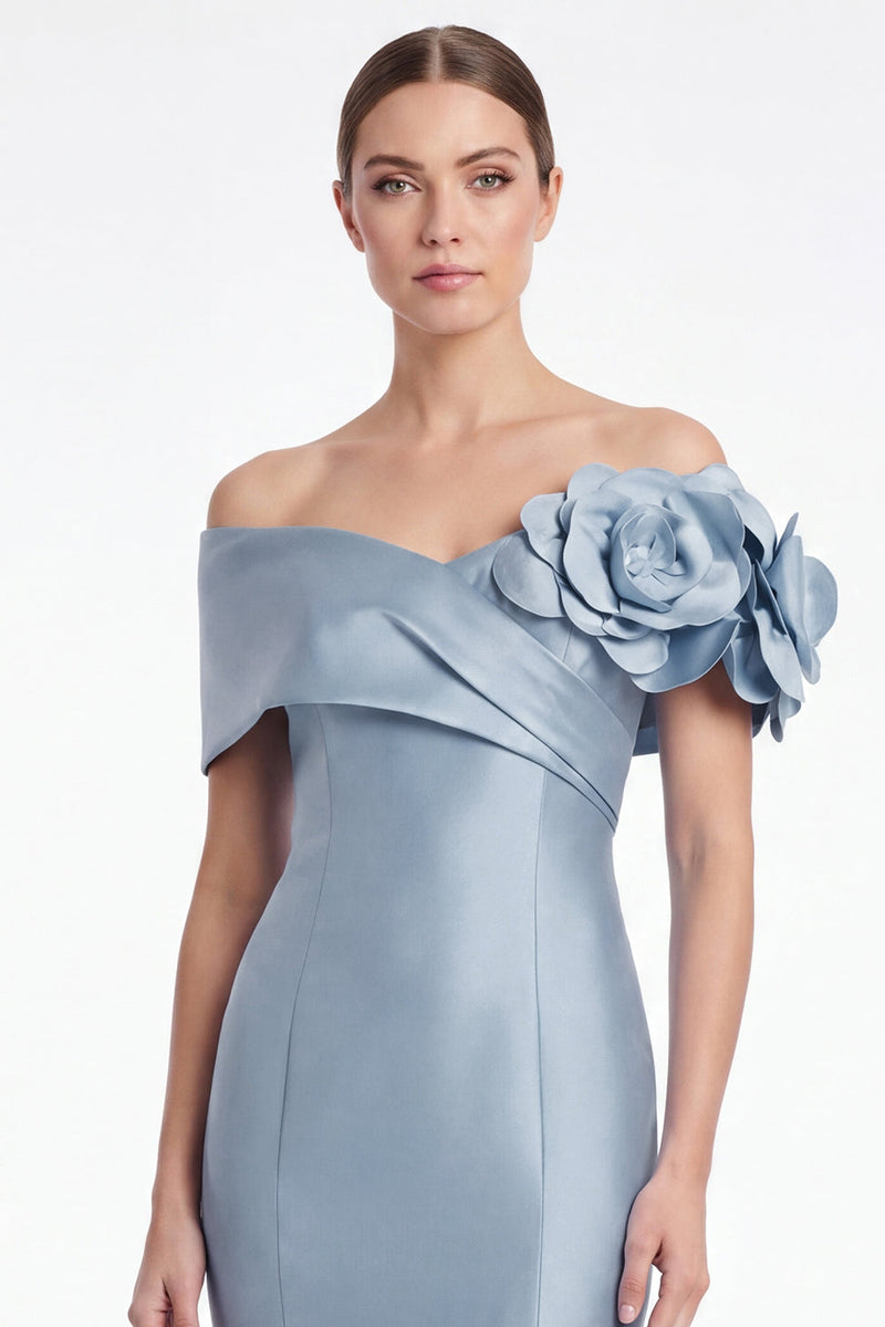 Laden Sie das Bild in den Galerie-Viewer, Staubiges blaues Satin-Off-the-Shoulder Meerjungfrauen-Langes Mutter-der-Braut-Kleid mit 3D-Blume