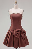 Laden Sie das Bild in den Galerie-Viewer, Mint strapless Pearls A-Line Homecoming-Kleid mit Schleife