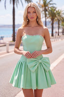 Laden Sie das Bild in den Galerie-Viewer, Mint strapless Pearls A-Line Homecoming-Kleid mit Schleife