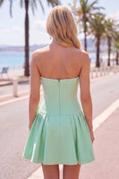 Laden Sie das Bild in den Galerie-Viewer, Mint strapless Pearls A-Line Homecoming-Kleid mit Schleife