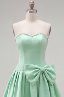 Laden Sie das Bild in den Galerie-Viewer, Mint strapless Pearls A-Line Homecoming-Kleid mit Schleife