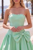 Laden Sie das Bild in den Galerie-Viewer, Mint strapless Pearls A-Line Homecoming-Kleid mit Schleife