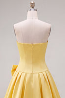 Laden Sie das Bild in den Galerie-Viewer, Mint strapless Pearls A-Line Homecoming-Kleid mit Schleife