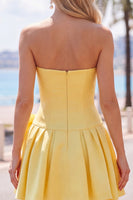 Laden Sie das Bild in den Galerie-Viewer, Mint strapless Pearls A-Line Homecoming-Kleid mit Schleife