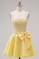 Laden Sie das Bild in den Galerie-Viewer, Gelbes Sweetheart A-Line Pearls Korsett-Heimkehrkleid mit Schleife