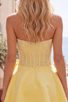 Laden Sie das Bild in den Galerie-Viewer, Gelbes Sweetheart A-Line Pearls Korsett-Heimkehrkleid mit Schleife