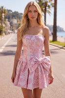 Laden Sie das Bild in den Galerie-Viewer, Trägerloses lila A-Line Pearls Jacquard Homecoming-Kleid mit Schleife